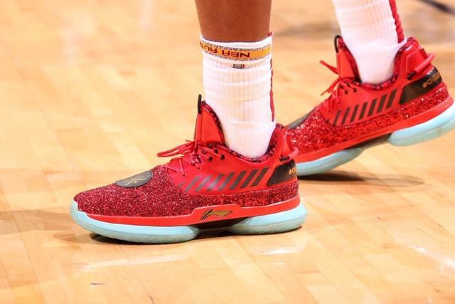 雷霆险胜鹈鹕送快船回西部第4 独行侠大胜国王